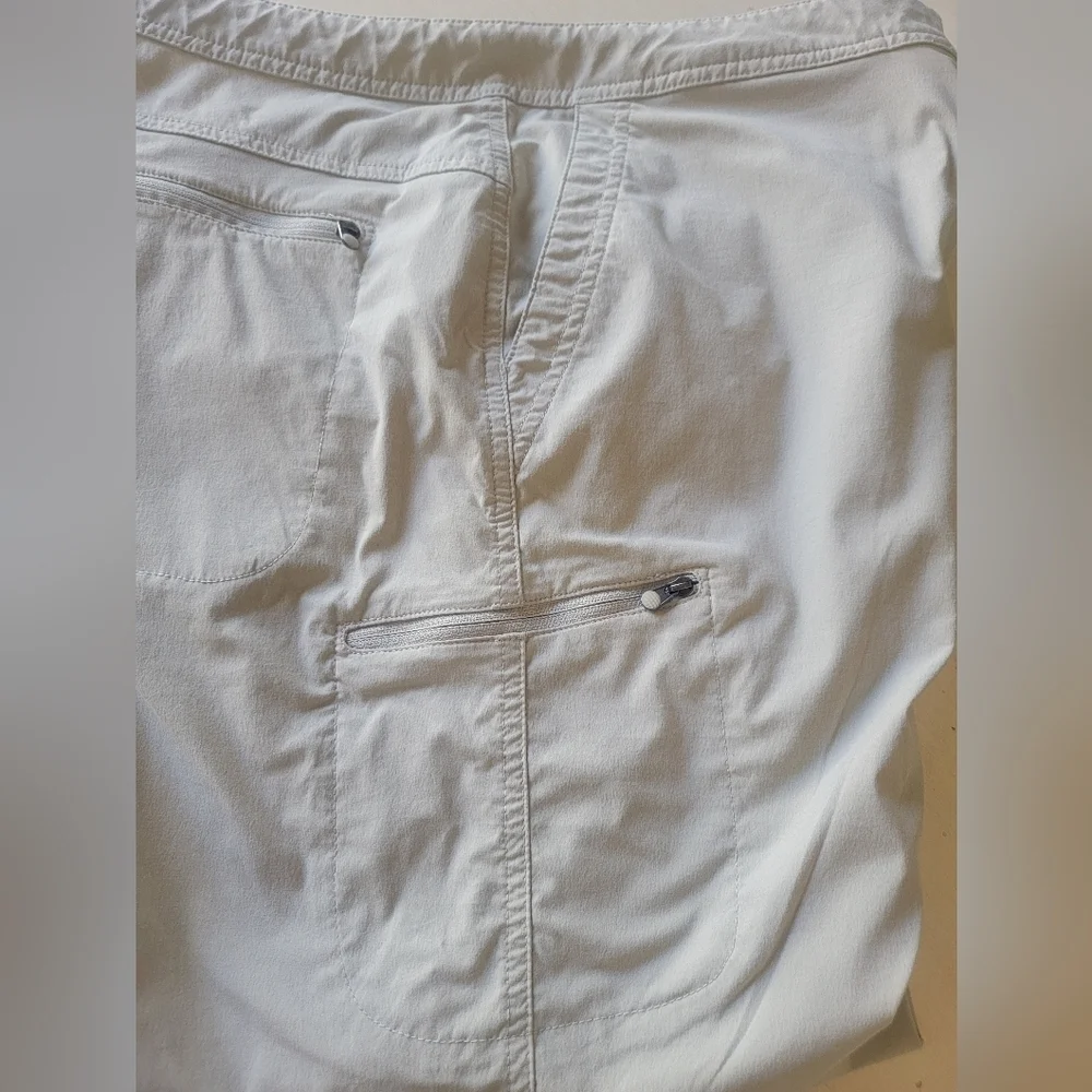 L.L.‎ BEAN KAKHI CAPRIS PANTS (sz 16)